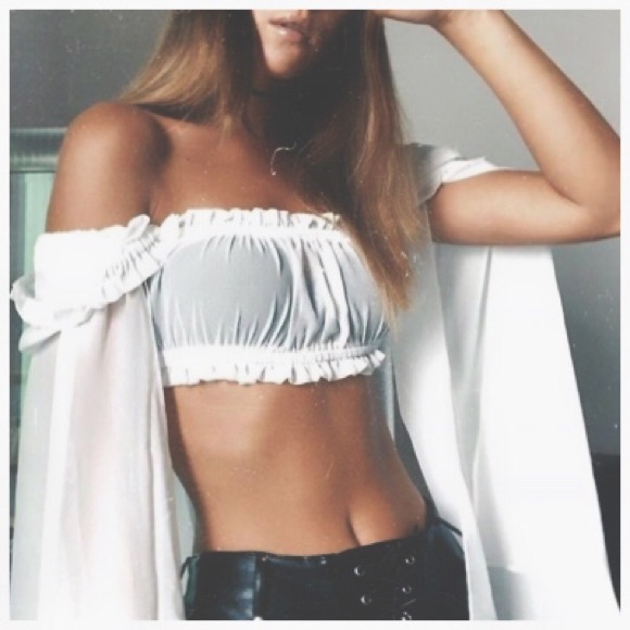 Tops - ✰..♡ pretty elegant flowing slit sleeves love